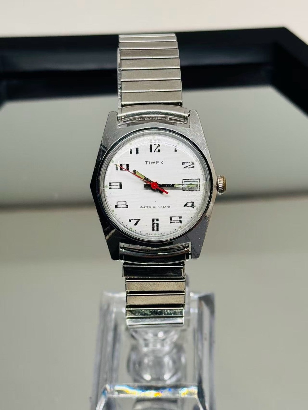 Vintage Timex Hand Wind Women’s Watch White Dial Date Stretch Band Runs 31mm